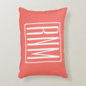 イニシャルモノグラム |サンゴに白 アクセントクッション (正面(垂直))