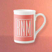 イニシャルモノグラム |サンゴに白 ボーンチャイナマグカップ