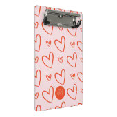 イニシャルモノグラム – ピンク&赤いハート ミニクリップボード (アングル)