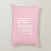 イニシャルモノグラム |淡いピンクの白 アクセントクッション (裏面(縦))