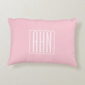 イニシャルモノグラム |淡いピンクの白 アクセントクッション (裏面)