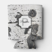 イニシャルモノグラム |白黒《植物》アスペンバーク写真 缶クーラー (裏面)