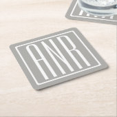 イニシャルモノグラム |薄い灰色の白 スクエアペーパーコースター (アングル)