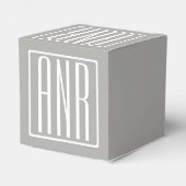 イニシャルモノグラム |薄い灰色の白 フェイバーボックス (裏面サイド)
