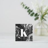 イニシャルレターモノグラム白黒インクマーブル スクエア名刺 (スタンド正面)