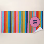 イニシャル付カラフルギザギザストライプパターン ビーチタオル (正面)