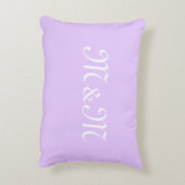 イニシャル付 白文字 ラベンダーカラーでカスタマイズ アクセントクッション (裏面(縦))