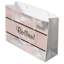 イニシャル入りのギフトバッグ