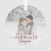 イニシャル入りフォト 夫婦の最初のクリスマス レッド オーナメント (裏面)