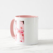 イニシャル入りフラワーモチーフマグカップ|お名前や特性入り マグカップ (正面左)