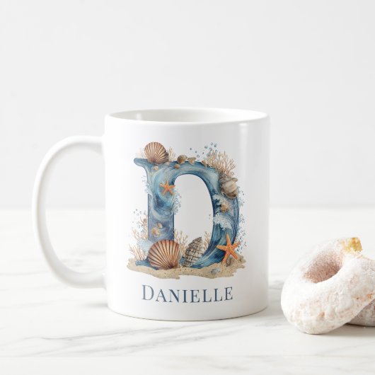 イニシャル入り 海辺のモノグラム D ビーチデザイン コーヒーマグカップ (ドーナツ)