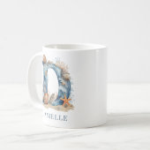 イニシャル入り 海辺のモノグラム D ビーチデザイン コーヒーマグカップ (正面左)