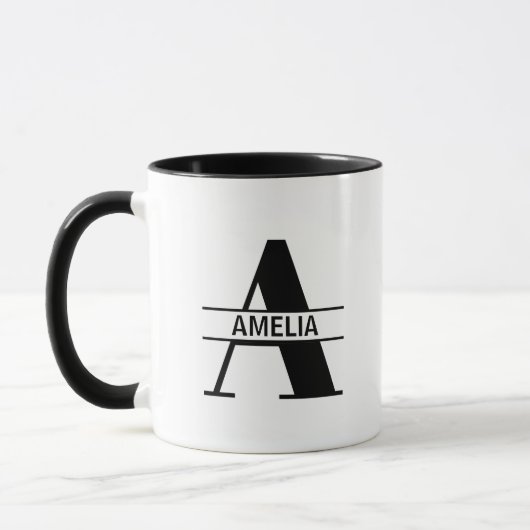 イニシャル入り 'A' マグカップ (左)