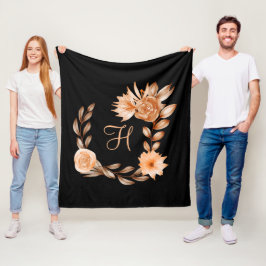 イニシャル刺繍入り ブラックとピーチの花柄 フリースケット フリースブランケット