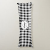 イニシャル名、トレンディー白黒バッファローチェック ボディピロー (正面縦)