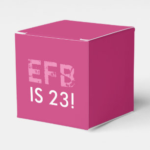 イニシャル誕生日お気に入りボックス – ピンク フェイバーボックス