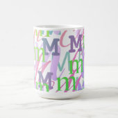 イニシャル コンフェッティ "M" コーヒーマグカップ (中央)