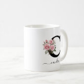 イニシャル C ピンクのバラ 花 モノグラム 名前 コーヒーマグカップ (正面右)