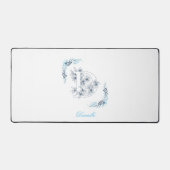 イニシャル"D"ブルーモノグラムカムフローラ デスクマット (正面)