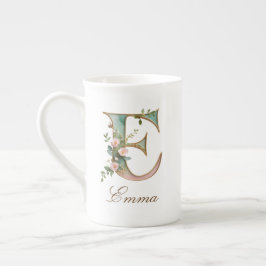 イニシャル「E」のゴールドフラワーモノグラム ボーンチャイナマグカップ