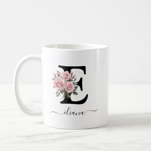 イニシャル E ピンクのバラ 花のモノグラム 名前 コーヒーマグカップ (左)