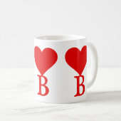 イニシャルBと大きな赤いハート コーヒーマグカップ (正面右)