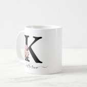 イニシャルKモノグラムフローラフラワーピンクローズマグ コーヒーマグカップ (正面左)