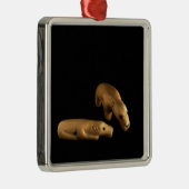 イヌイット族の白くま、第14 - 15世紀 メタルオーナメント (右)