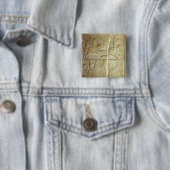 イノシシの狩りを描写するStelaのレリーフ、浮き彫り 缶バッジ (インサイチュ)
