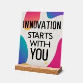 イノベーションはユーザーから開始 アクリルサイン (傾斜)