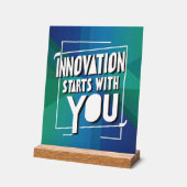 イノベーションはユーザーから開始 アクリルサイン (傾斜)
