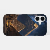イポ威厳のあるンの夜間デザインにおけるピラミッド複合体 iPhone 16ケース (裏面横)