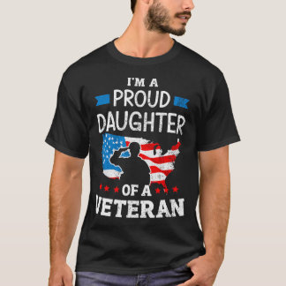 イム誇りを持ったア・退役軍人アメリカ国旗の娘 Tシャツ