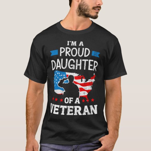 イム誇りを持ったア・退役軍人アメリカ国旗の娘 Tシャツ (正面)