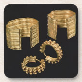 イヤリングの2つの開いた彫面を切り出されたブレスレットそして組 コースター (正面)