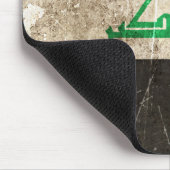 イラクのヴィンテージの老化させ、傷付けられた旗 マウスパッド (コーナー)