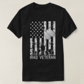 イラク退役軍人アメリカ国旗の犬ラベル軍隊軍S Tシャツ (デザイン正面)