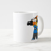 イラストレーションのカメラ操作者。 ジャンボコーヒーマグカップ (正面右)