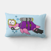 イラストレーションのローチネスのモンスタースキューバダイバー。 ランバークッション (裏面)