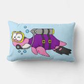 イラストレーションのローチネスのモンスタースキューバダイバー。 ランバークッション (正面)