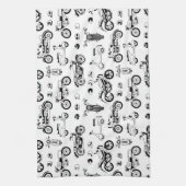 イラストレーションオートバイのスクーターとヘルメット キッチンタオル (縦)