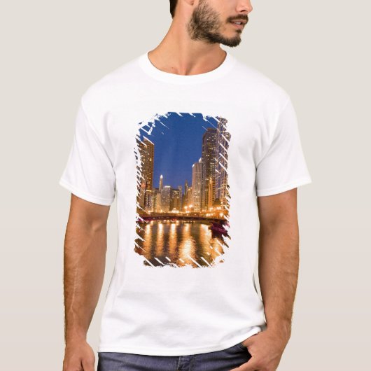 イリノイ州シカゴのスカイラインとシカゴ川の Tシャツ (正面)