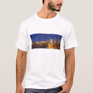 イリノイ州シカゴのスカイライン(ウェストループから撮影) Tシャツ