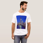 イリノイ州シカゴの夜のスカイライン Tシャツ (正面フル)