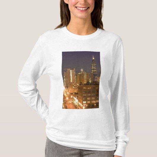 イリノイ州シカゴ、西ループから見たスカイライン Tシャツ (正面)