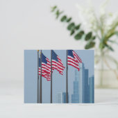 イリノイ州、シカゴ。ネイビーピア、アメリカ国旗が掲揚されている ポストカード (スタンド正面)