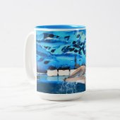 イルカが動いている ツートーンマグカップ (正面左)