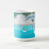 イルカが海に群がる コーヒーマグカップ (中央)