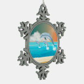 イルカが海に群がる スノーフレークピューターオーナメント (左)