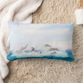 イルカが舞い上がる ランバークッション (ブランケット)